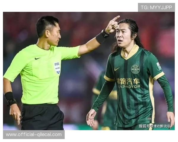 李提香自摆乌龙送点球 判罚引发怒火差点染红 李提香自摆乌龙送点球 判罚引发怒火差点染红