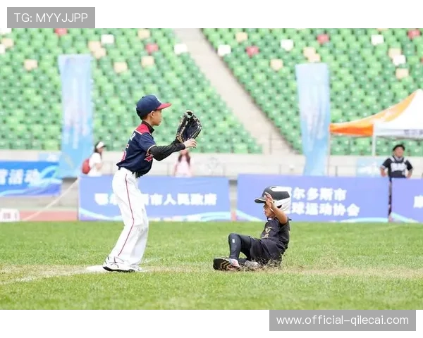 四川省青少年体育系列赛棒垒球总决赛吸引全省500余名选手参与 四川省青少年体育系列赛棒垒球总决赛吸引全省500余名选手参与